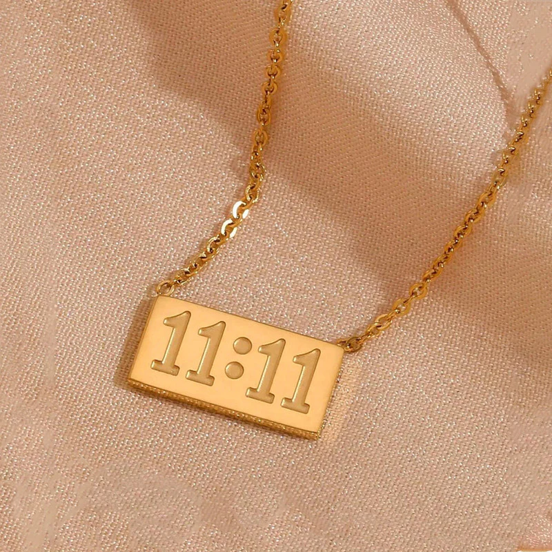 11 : 11 Neckpiece